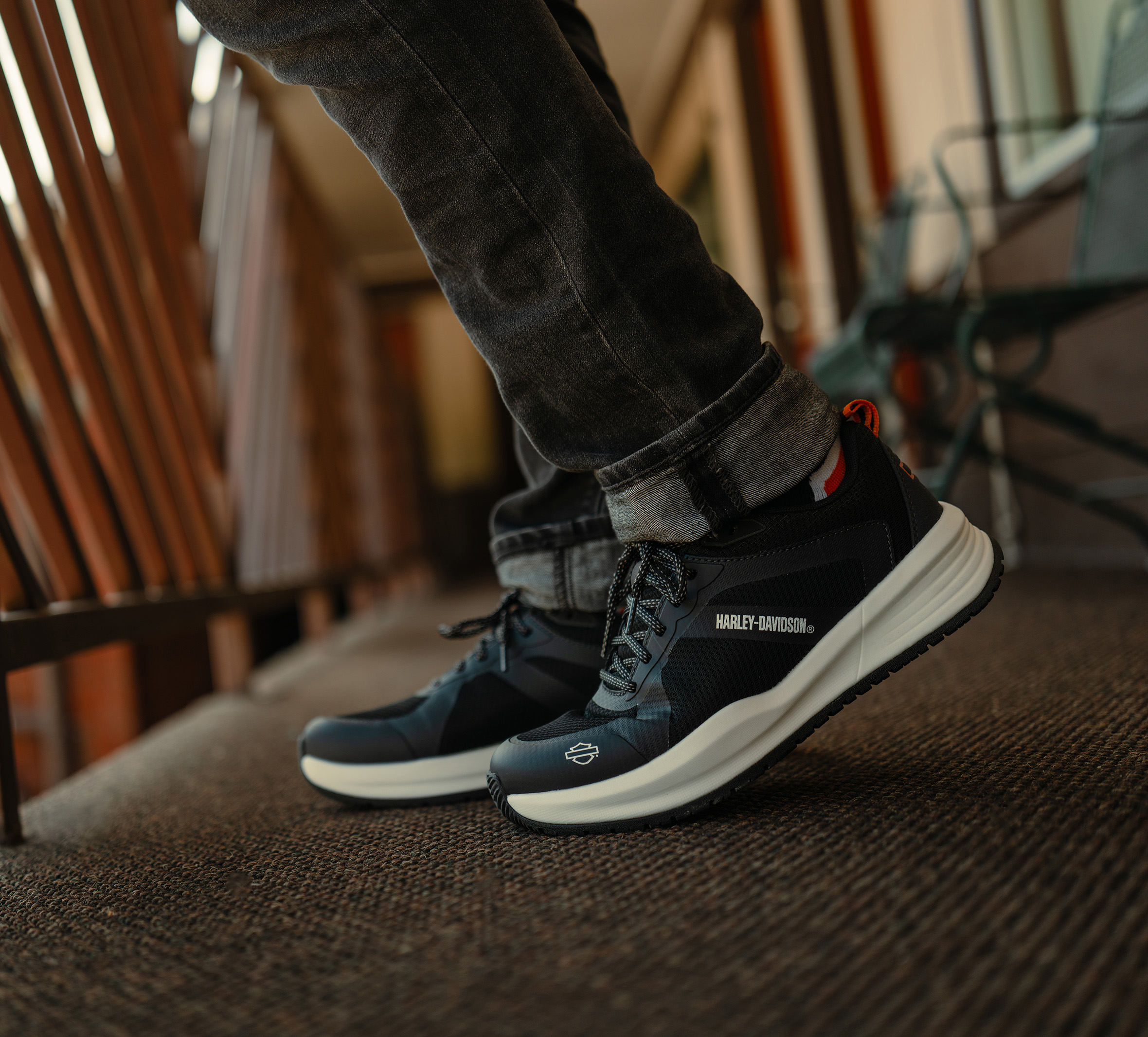 men's sneaker